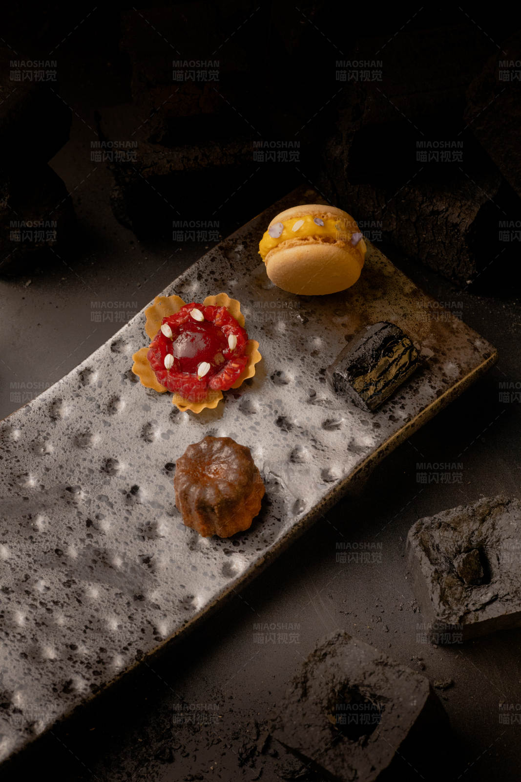 精致甜点三重奏图片