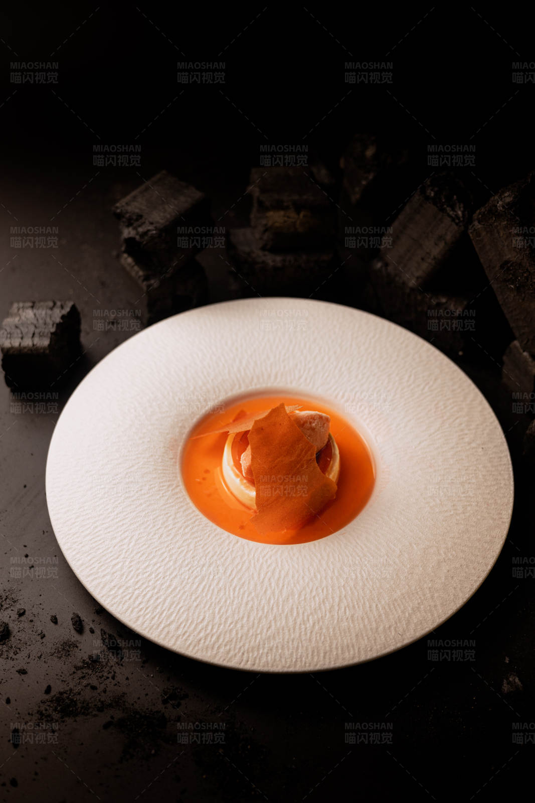 橙色美食的优雅呈现图片