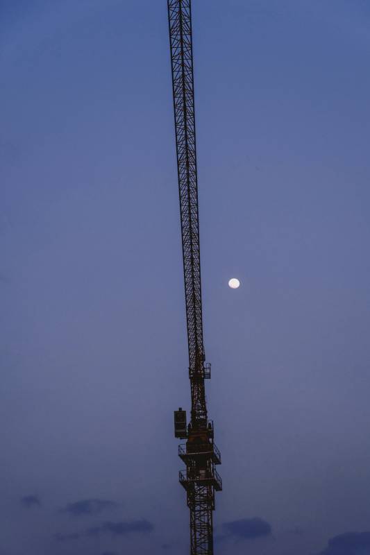月夜吊塔图片