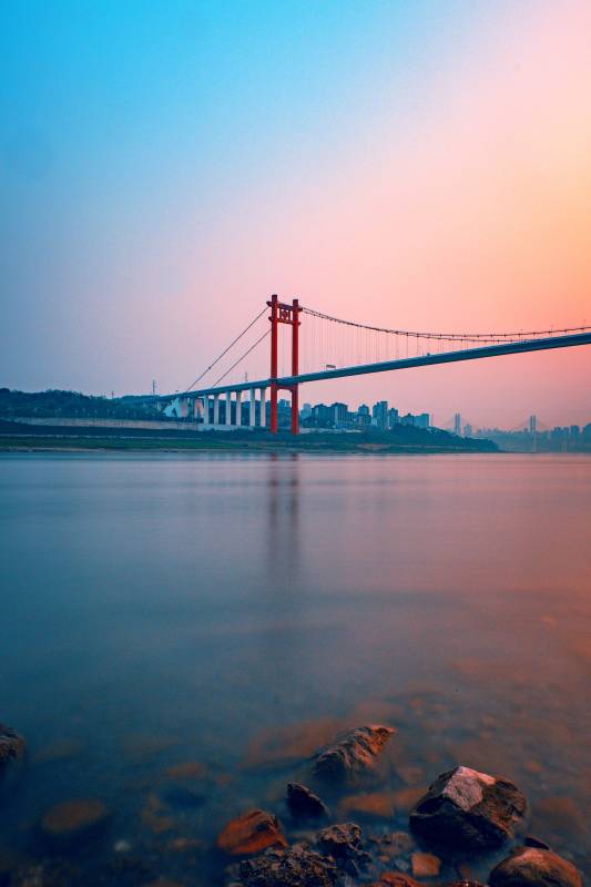 夕阳下的长江大桥图片