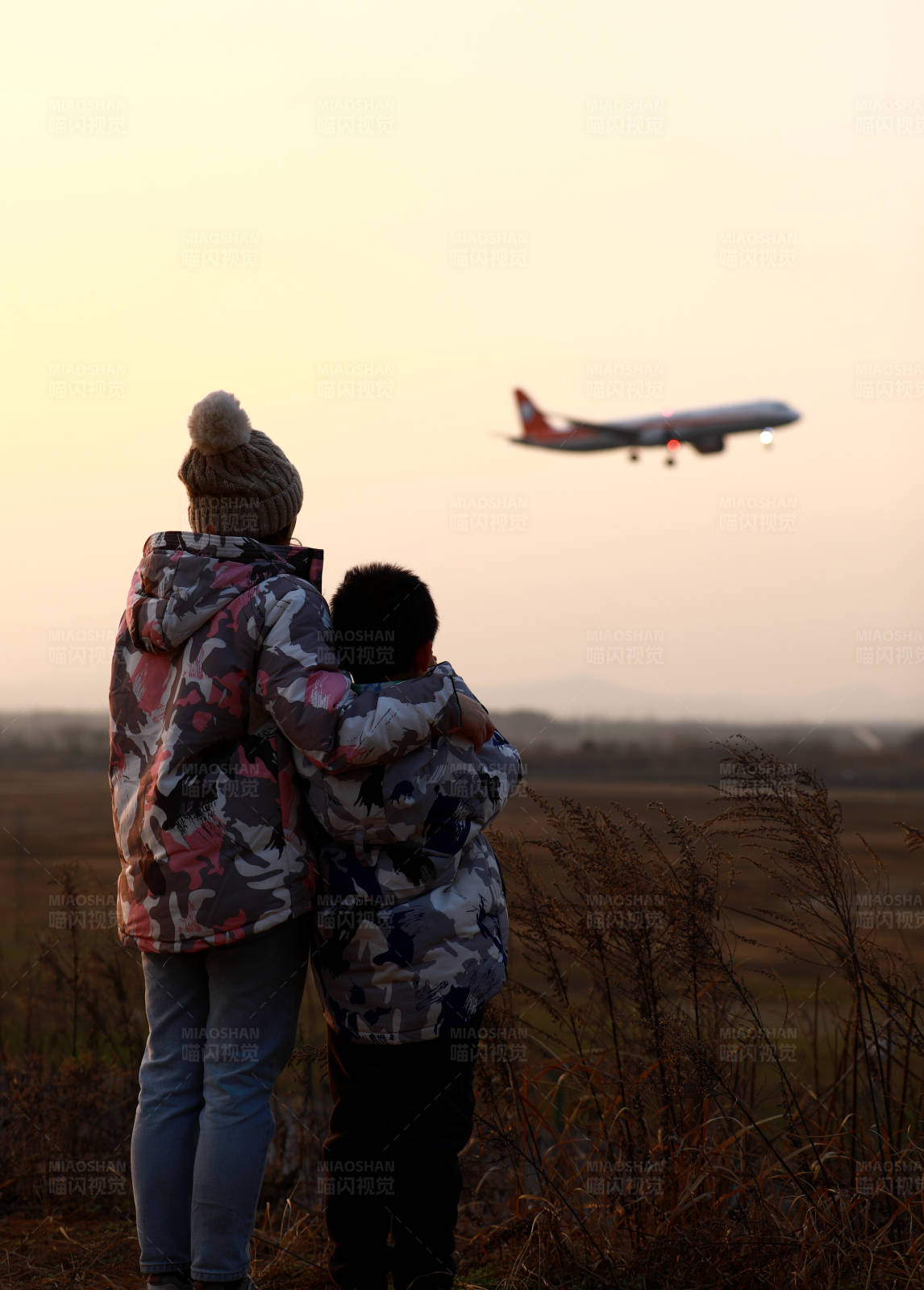 看！飞机！图片
