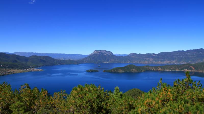 泸沽湖的宁静美景图片