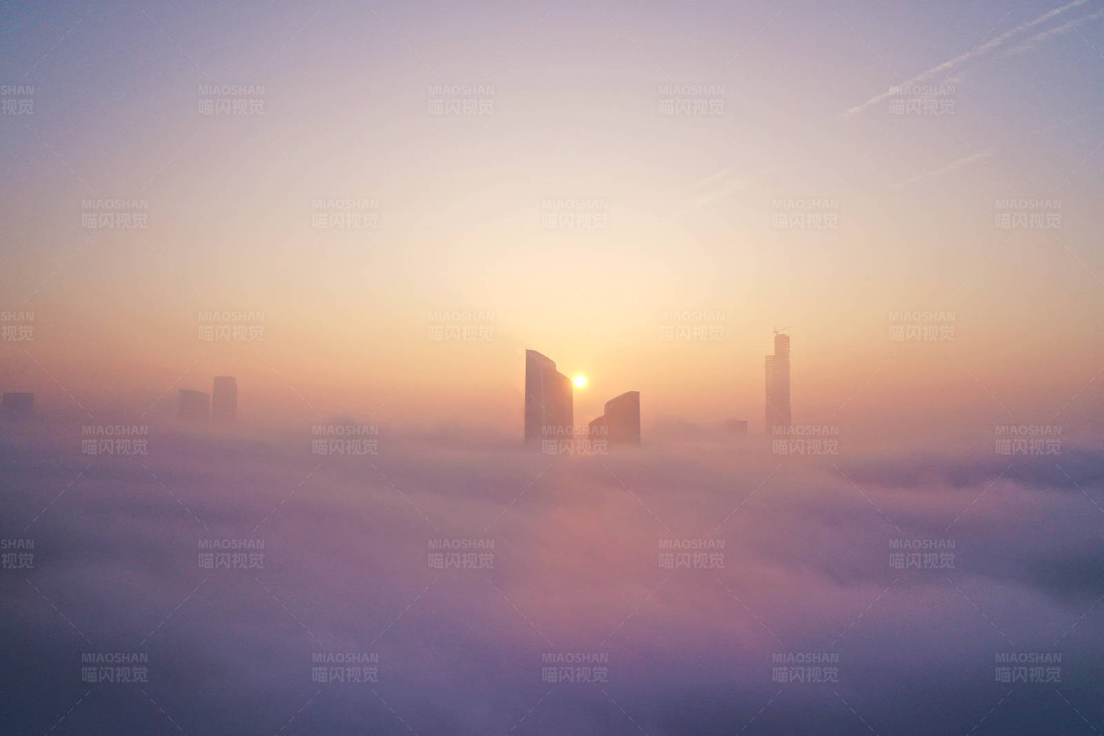 航拍日出云海中的南京保利大剧院图片