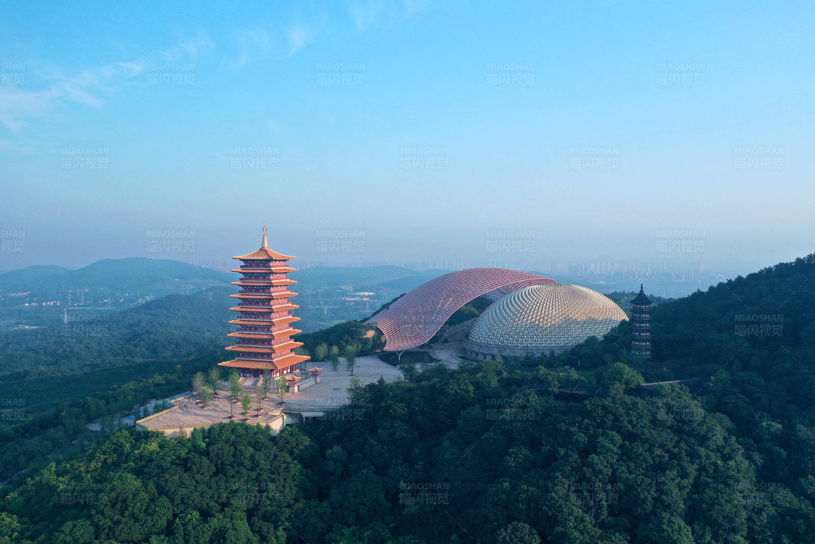 航拍南京牛首山地宫和牛首塔图片