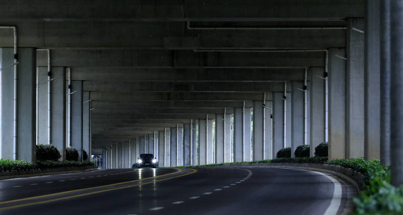 城市高架桥光影图片