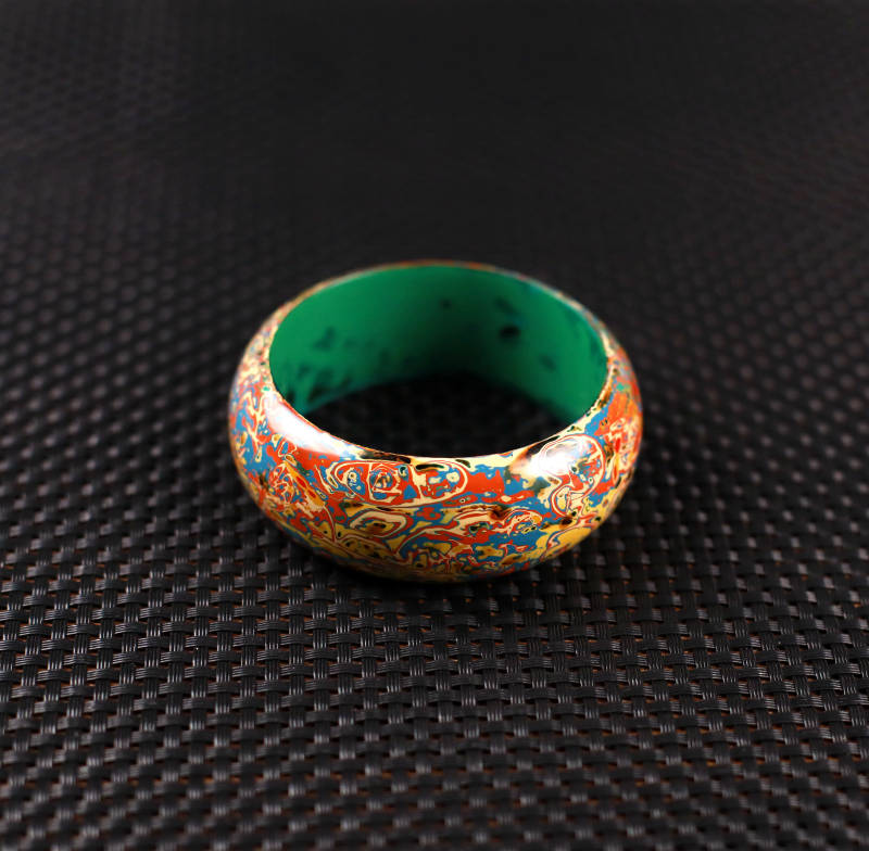 大漆彩色花纹手镯图片