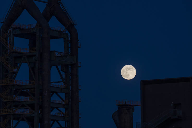 月夜工业剪影图片