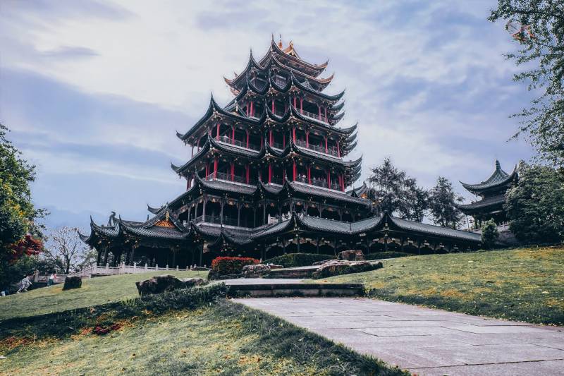 古塔巍峨 秋景宜人图片