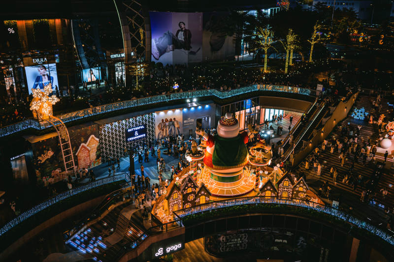 夜景繁华商业广场图片