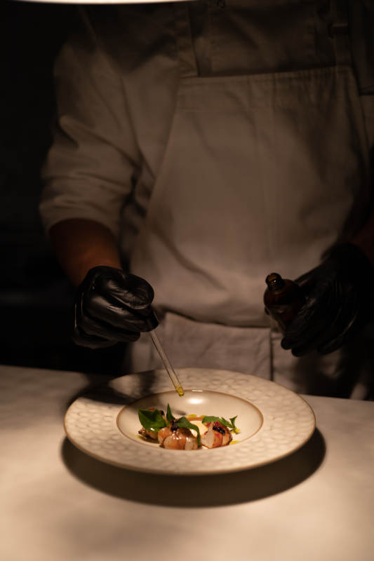 精致料理 油滴点缀图片