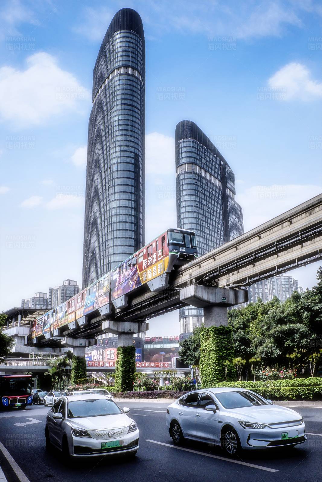 城市高架与摩天大楼图片