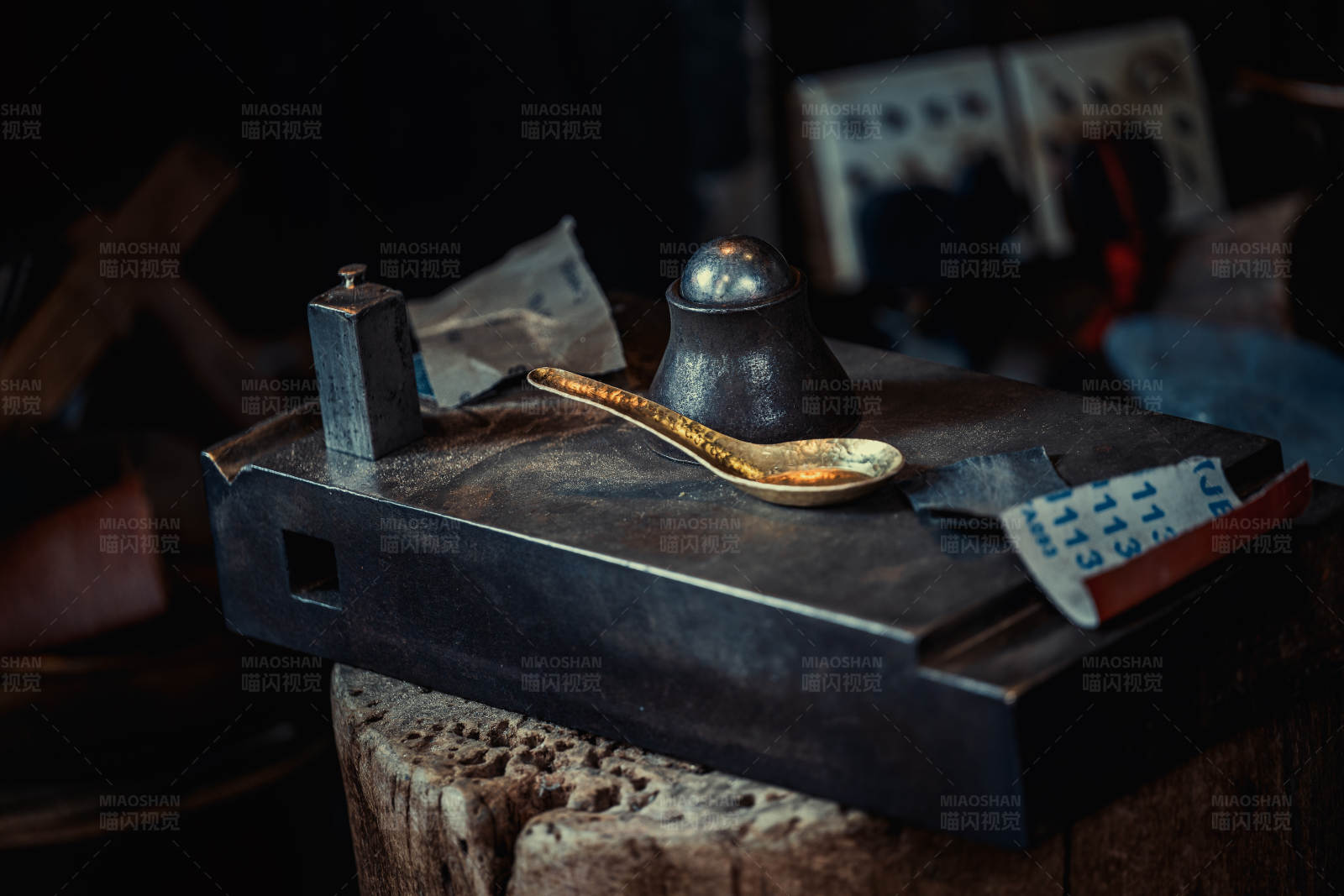 铁匠铺里的工具图片