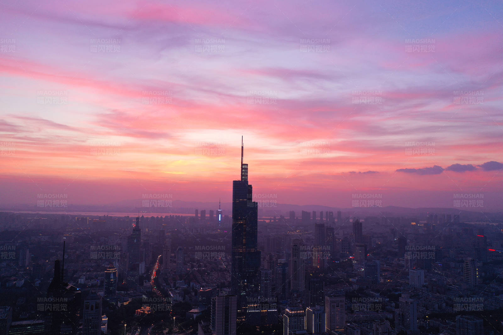 航拍南京日落天际线图片