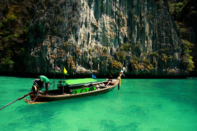 皮皮岛翡翠般的海水图片