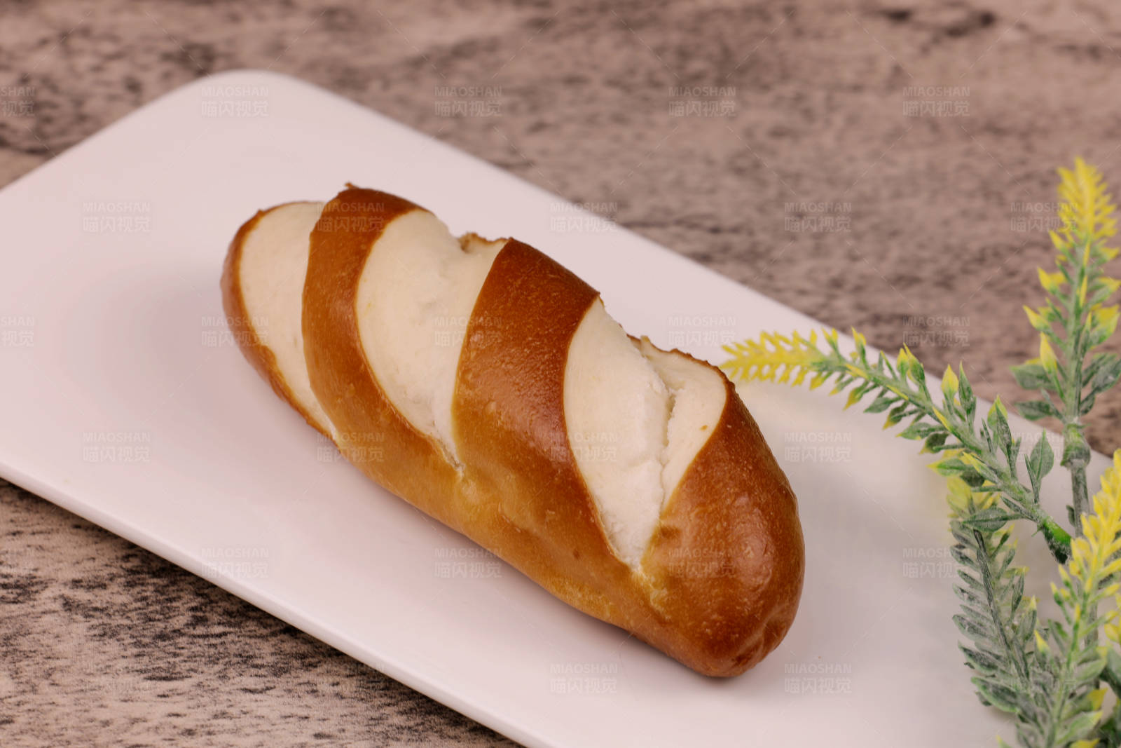 奶油夹心面包图片