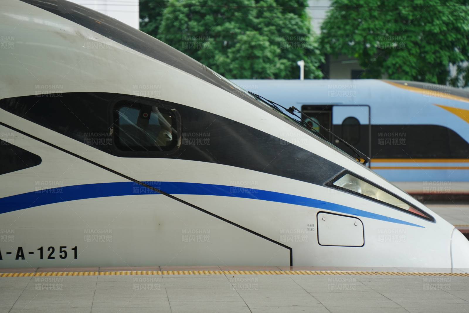 高速列车特写图片