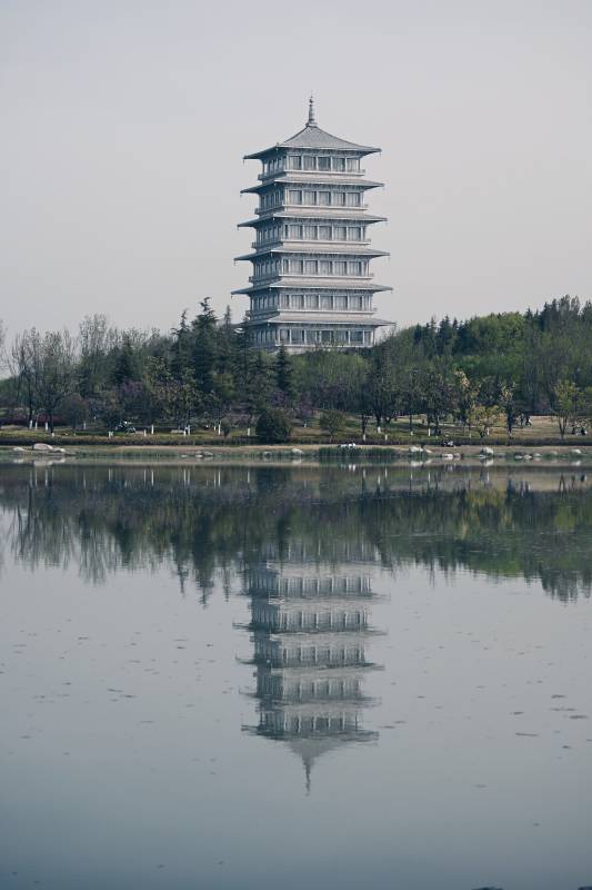 世博园长安塔倒影图片