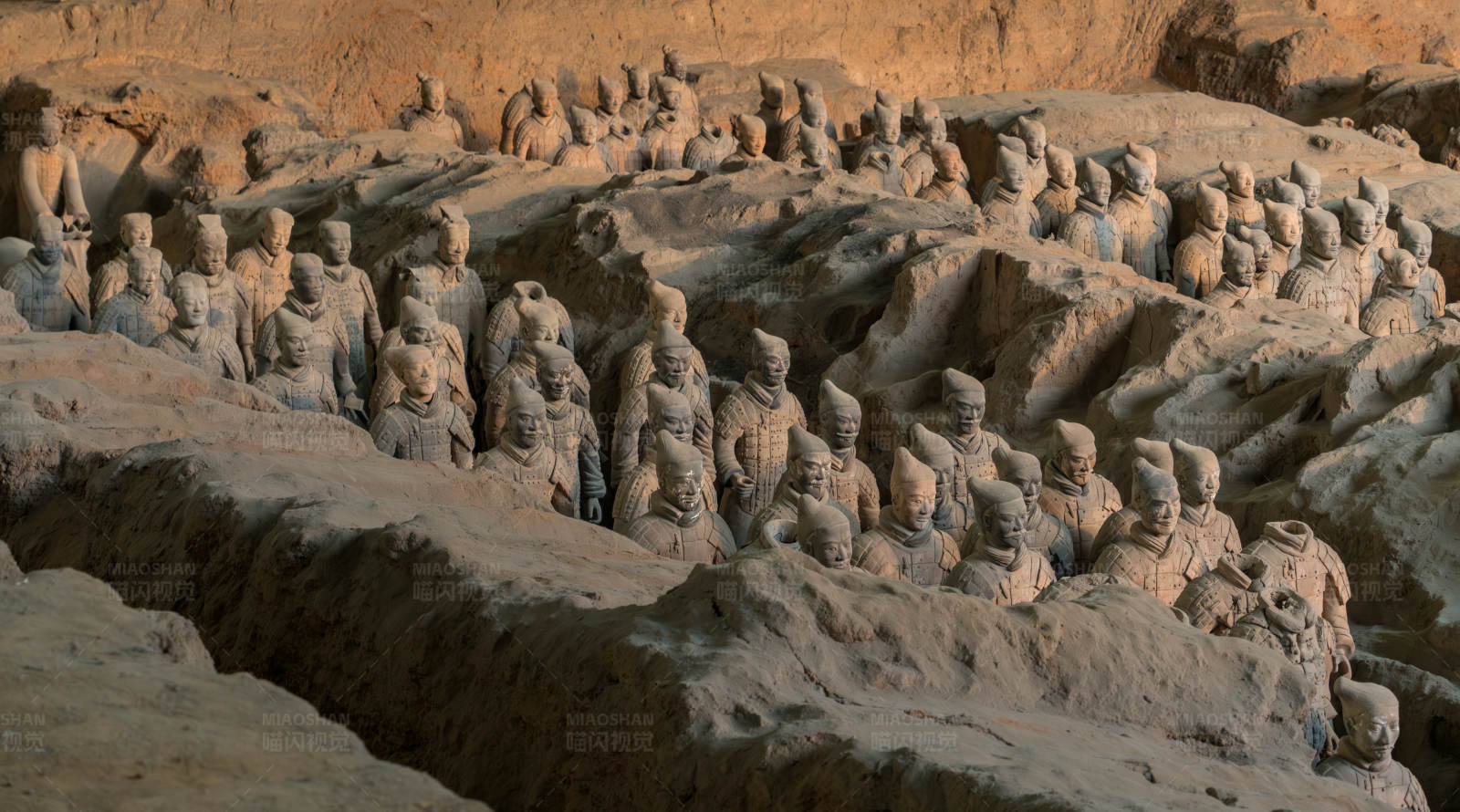 兵马俑的宏伟景象图片