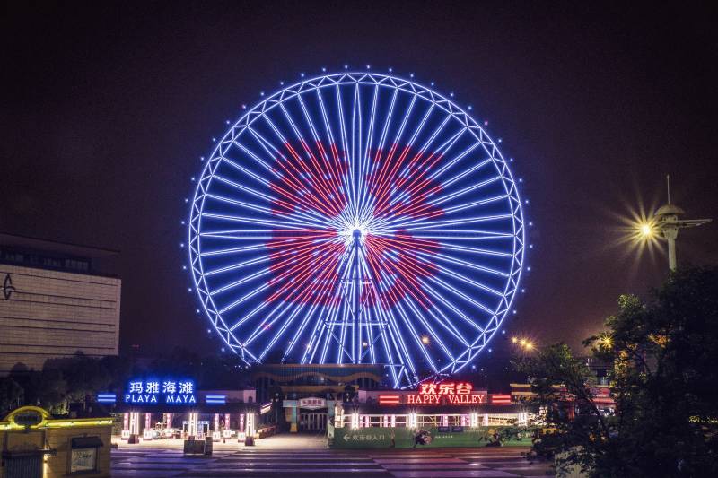 璀璨摩天轮点亮夜空图片