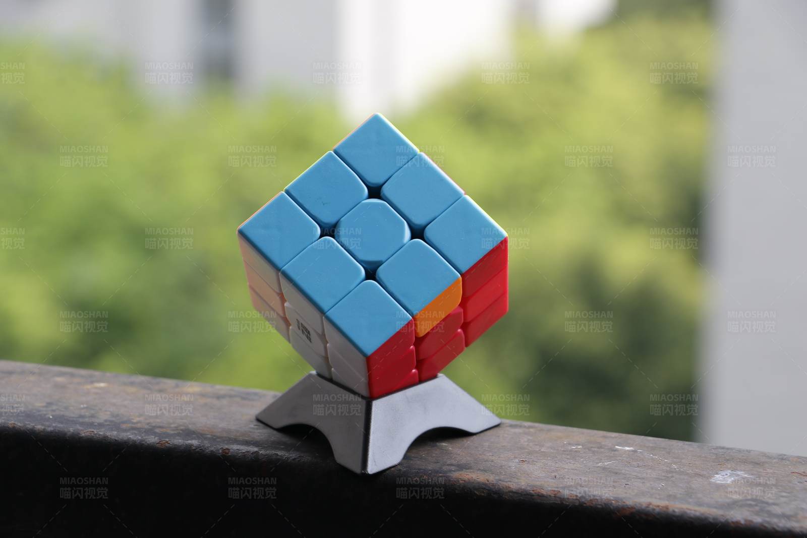 魔方的平衡艺术图片