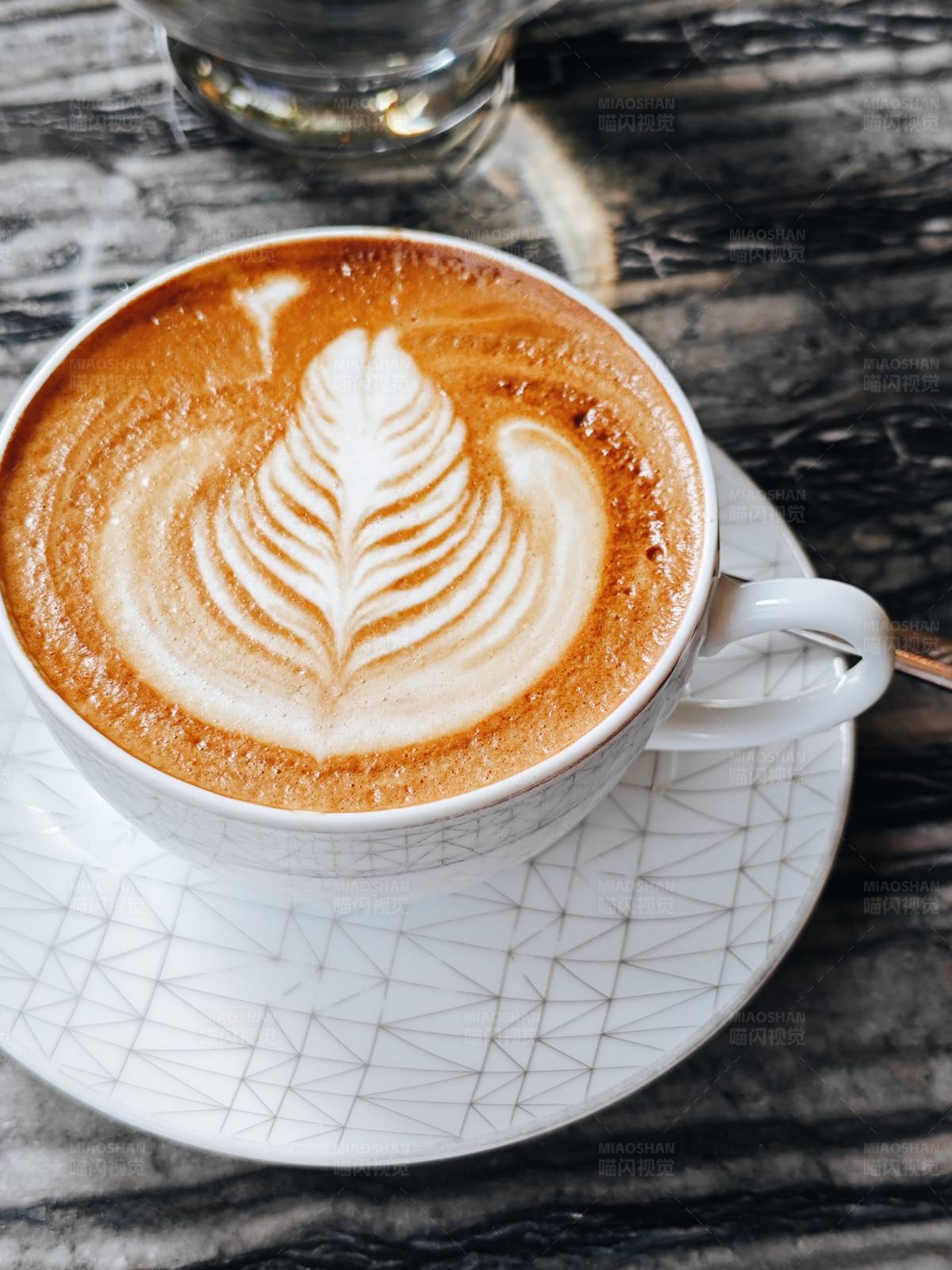 拿铁咖啡的艺术享受图片