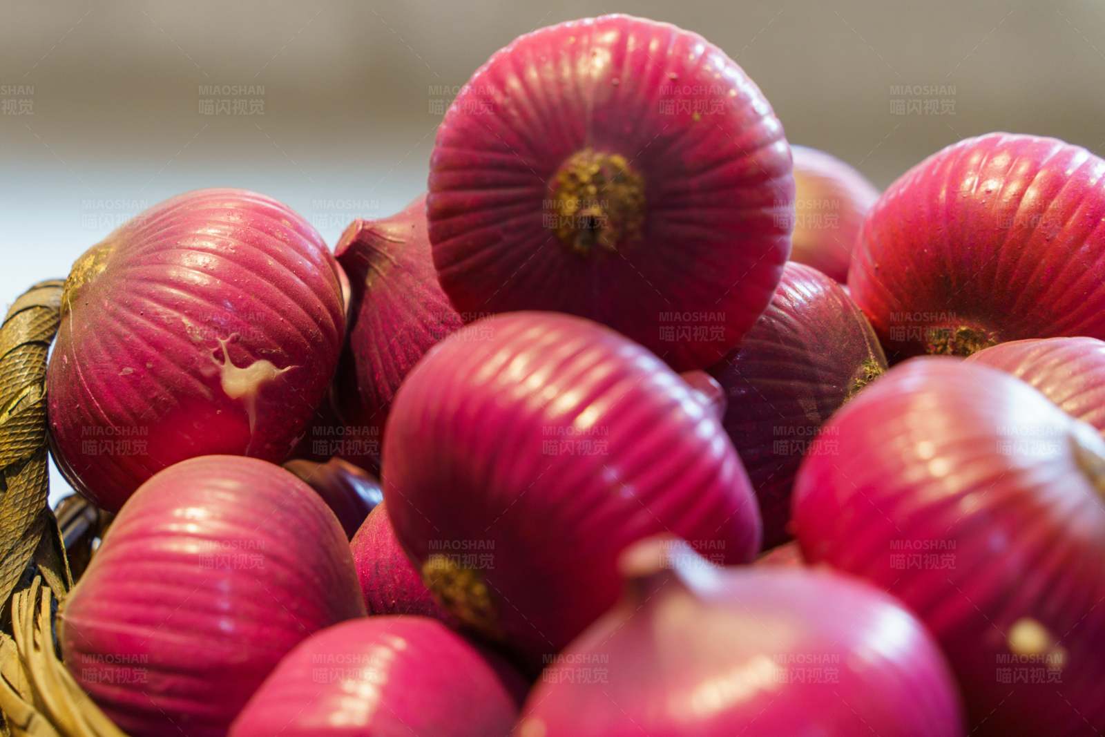 红洋葱篮子图片