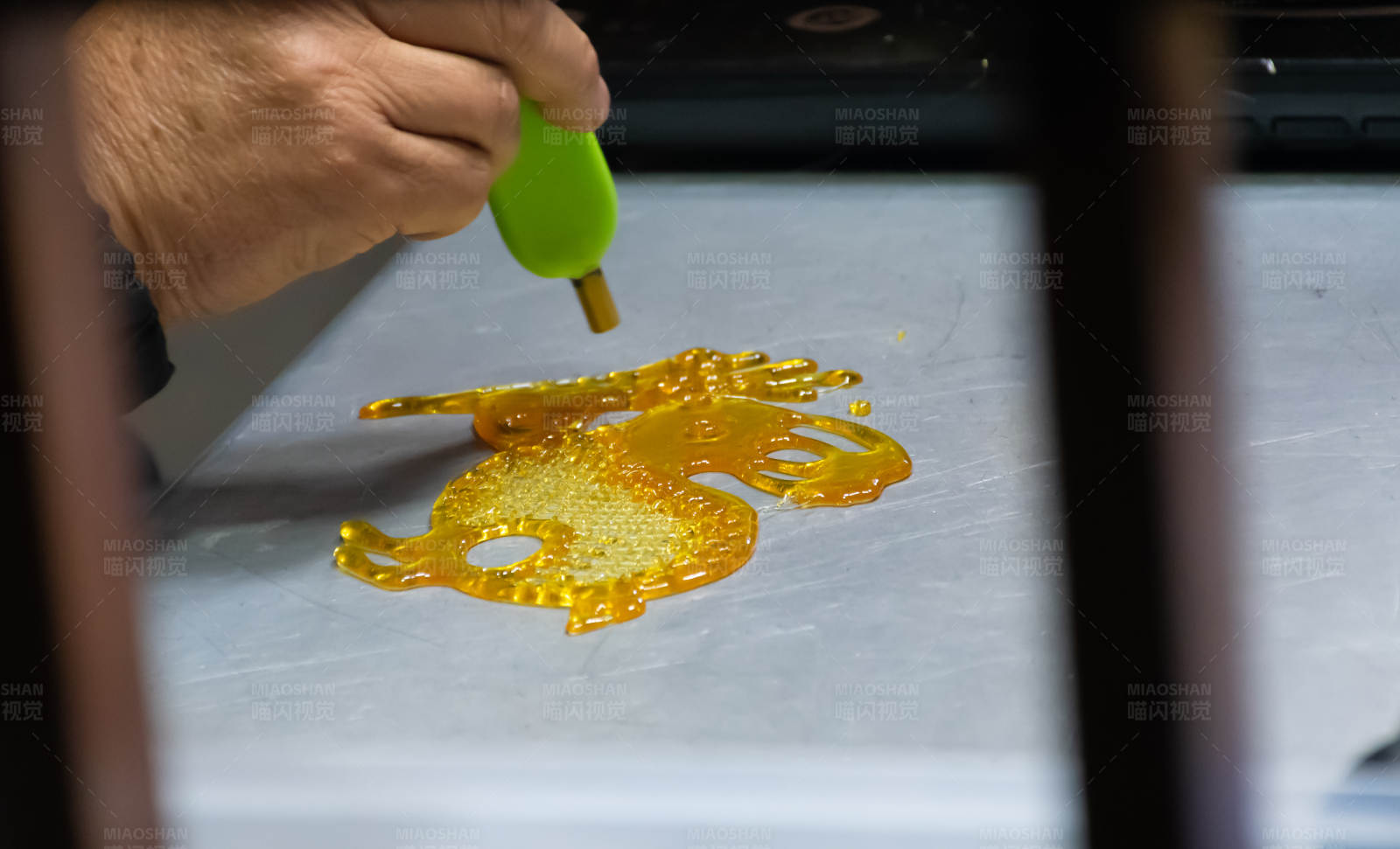 琥珀糖浆的绘制艺术图片