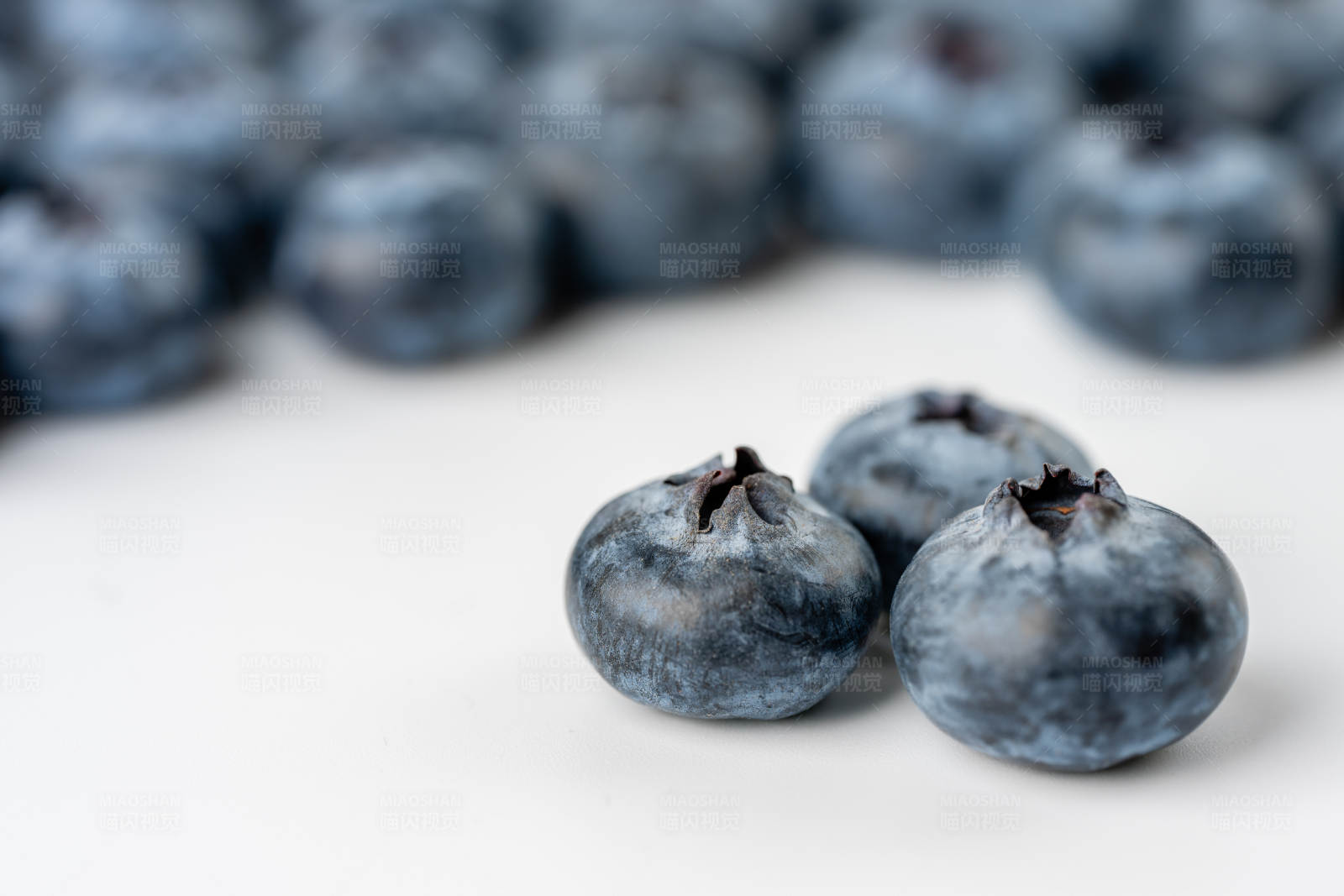 新鲜蓝莓特写图片