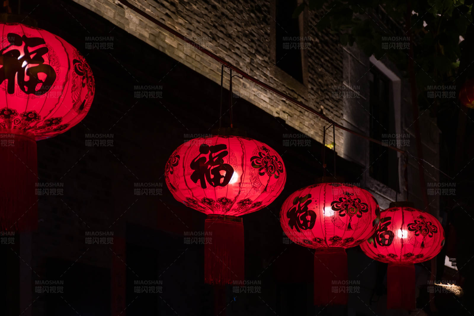 夜幕下的红灯笼图片