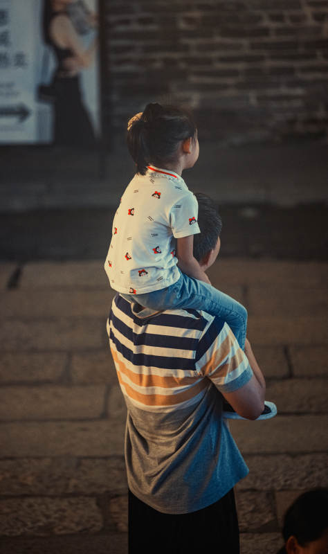 肩上的童年图片