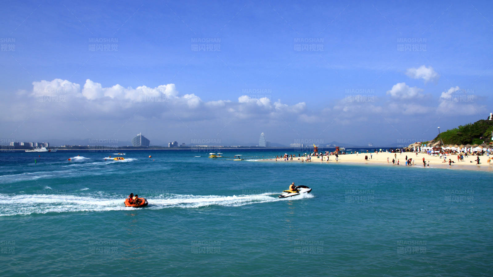 海滩摩托艇欢乐时光图片