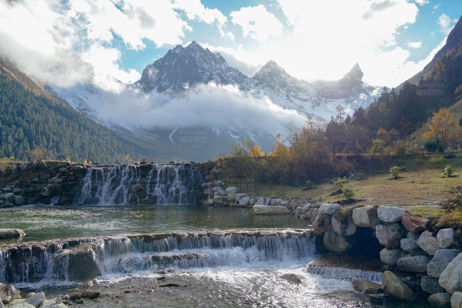 高山流水 自然美景图片