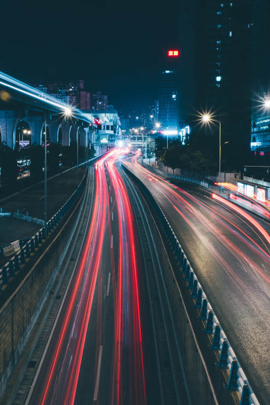 夜间城市交通流图片