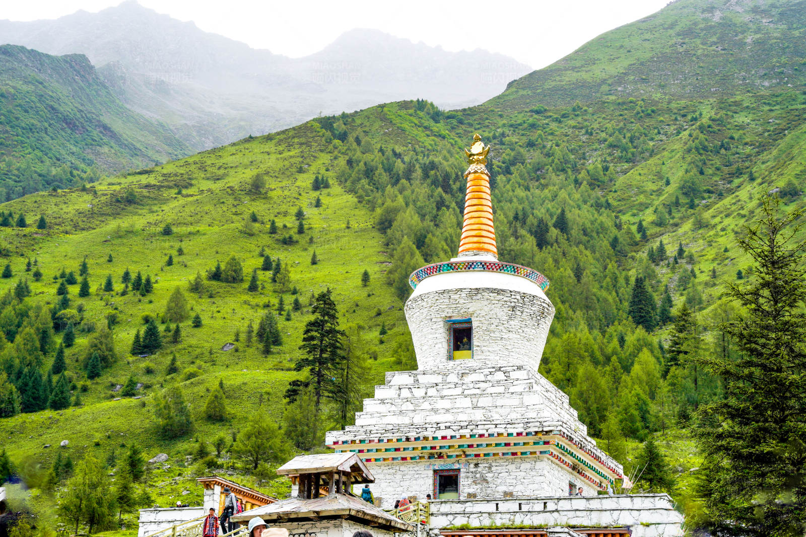 四姑娘山双桥沟景区白塔图片