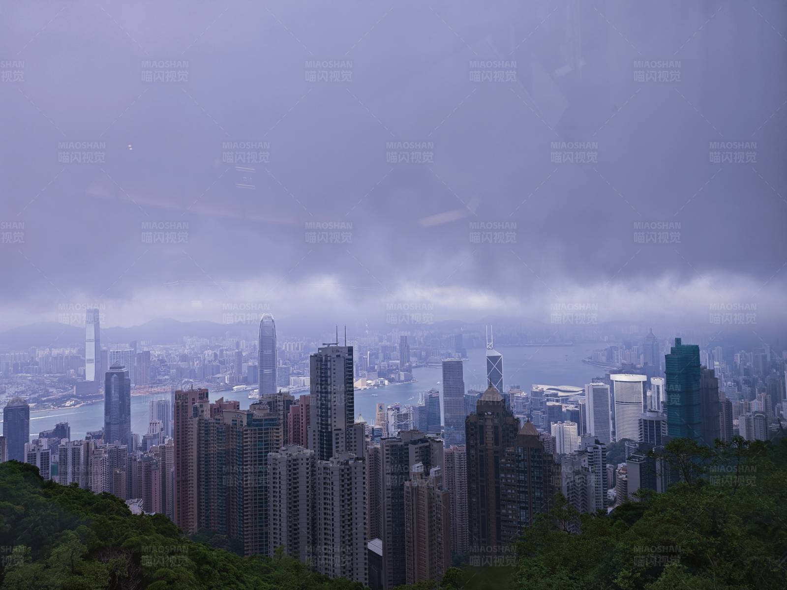 香港维港雨天景色图片
