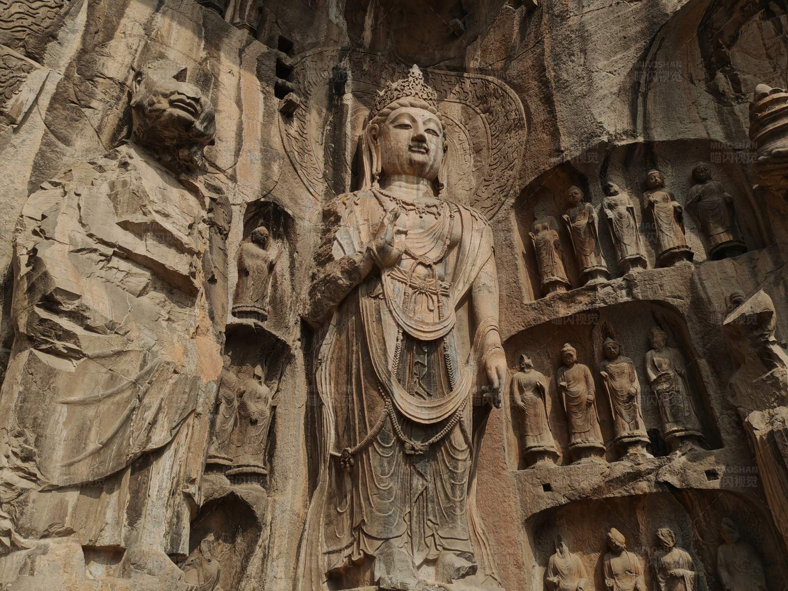 龙门石窟佛像图片
