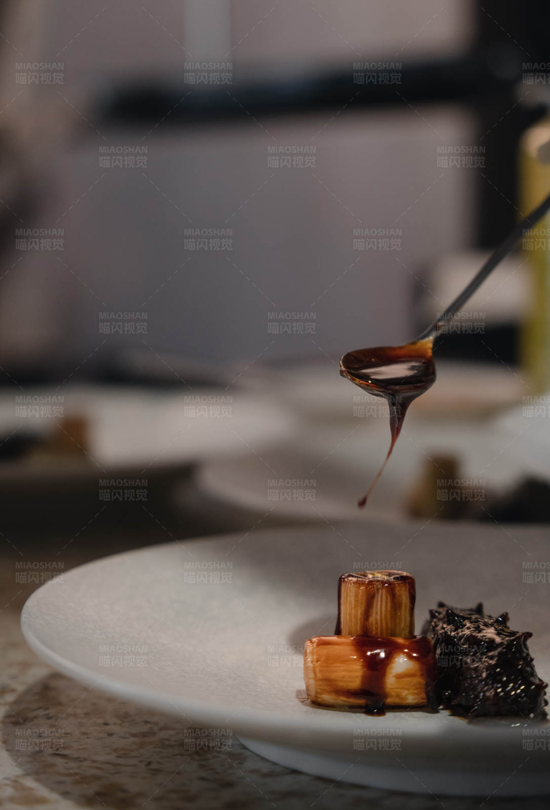 美食特写 酱汁滴落图片