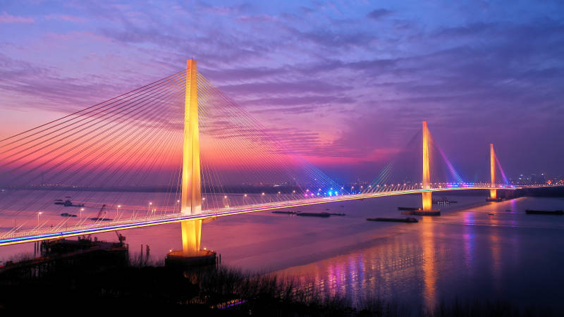 航拍灯光璀璨的南京江心洲长江大桥图片