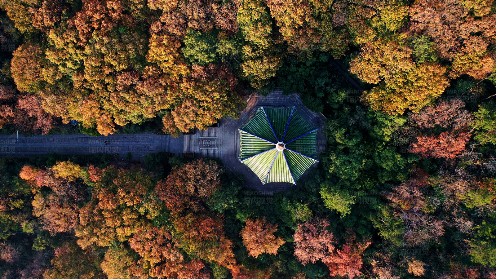 俯瞰南京灵谷塔图片