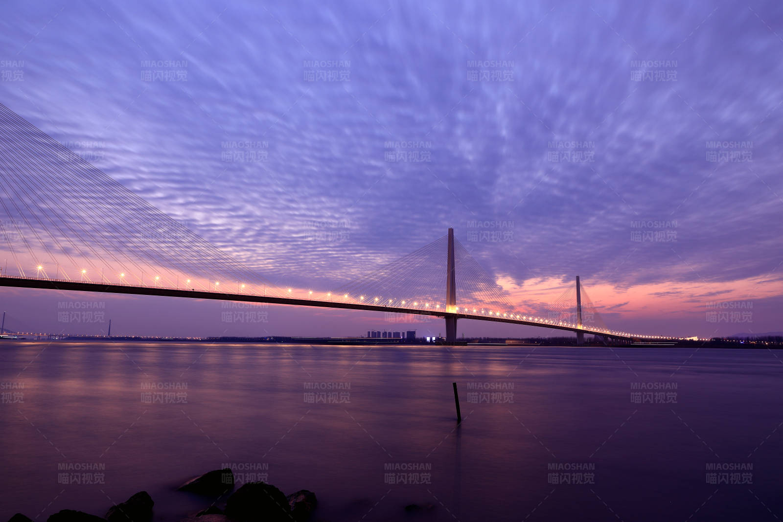 暮色中的南京大胜关长江大桥图片