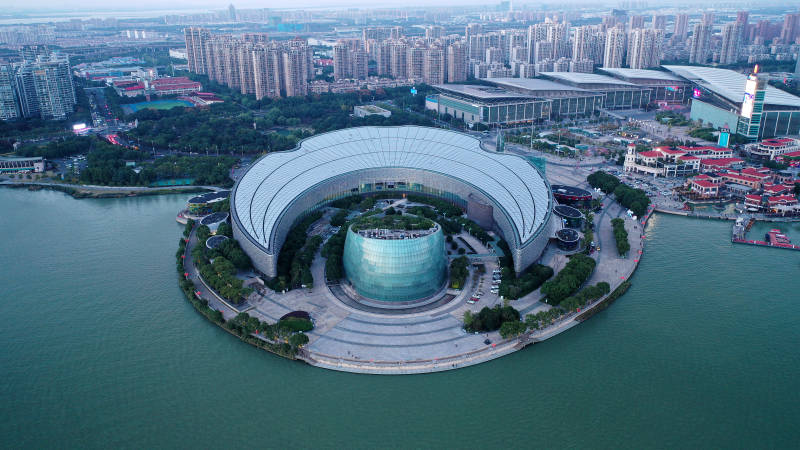航拍苏州金鸡湖畔苏州文化艺术中心图片