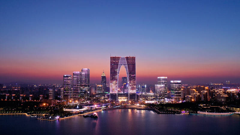 航拍苏州东方之门夜景图片