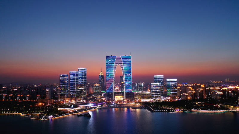 航拍苏州东方之门夜景图片