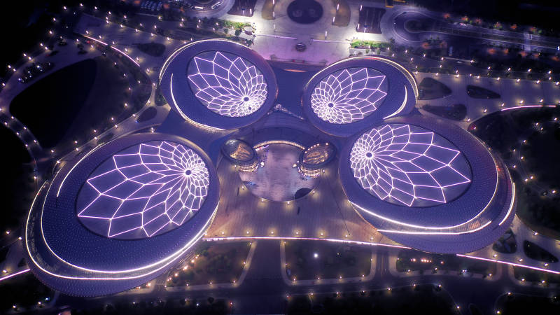 航拍夜幕下的江苏大剧院图片