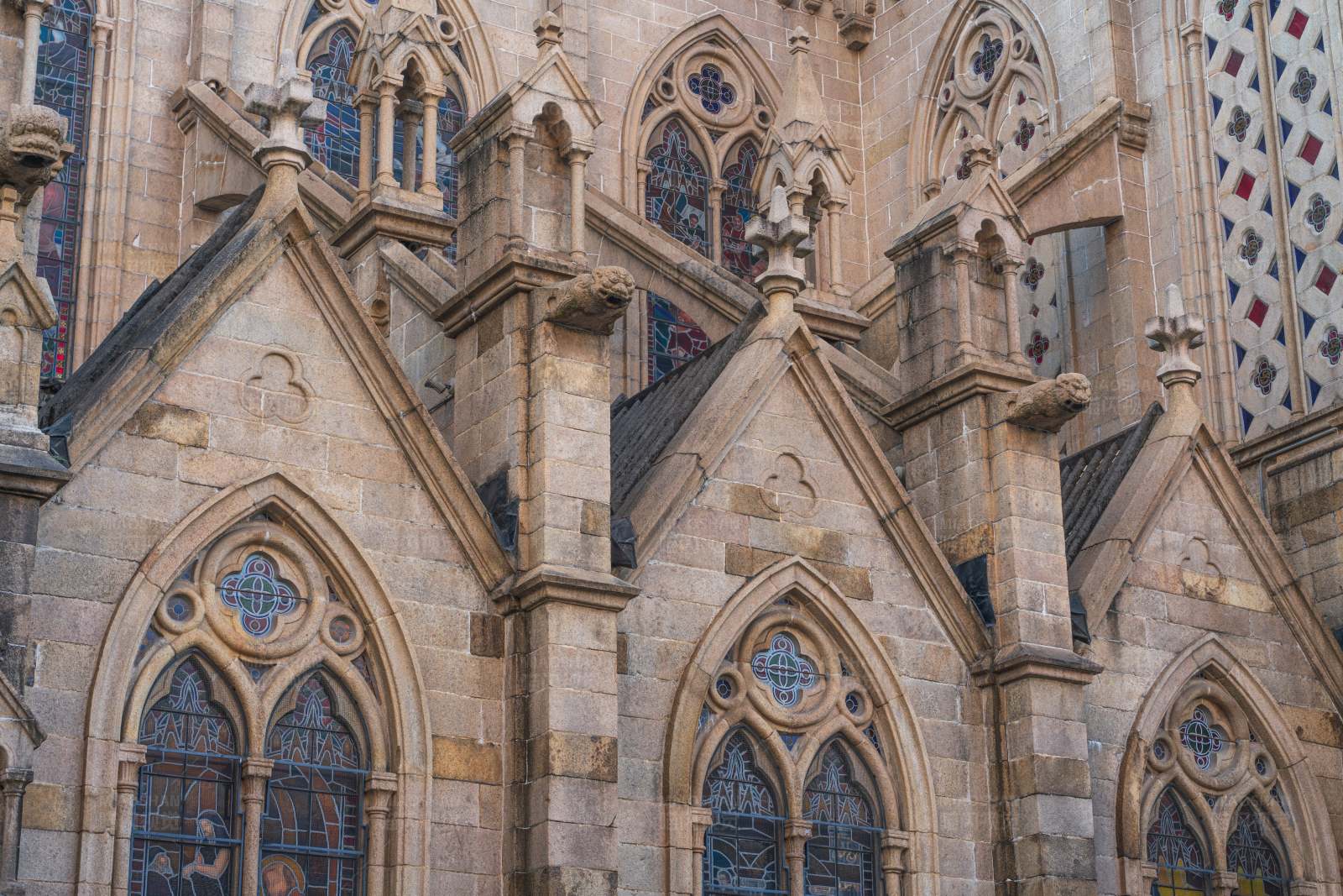 广州圣心大教堂哥特式建筑的窗户图片