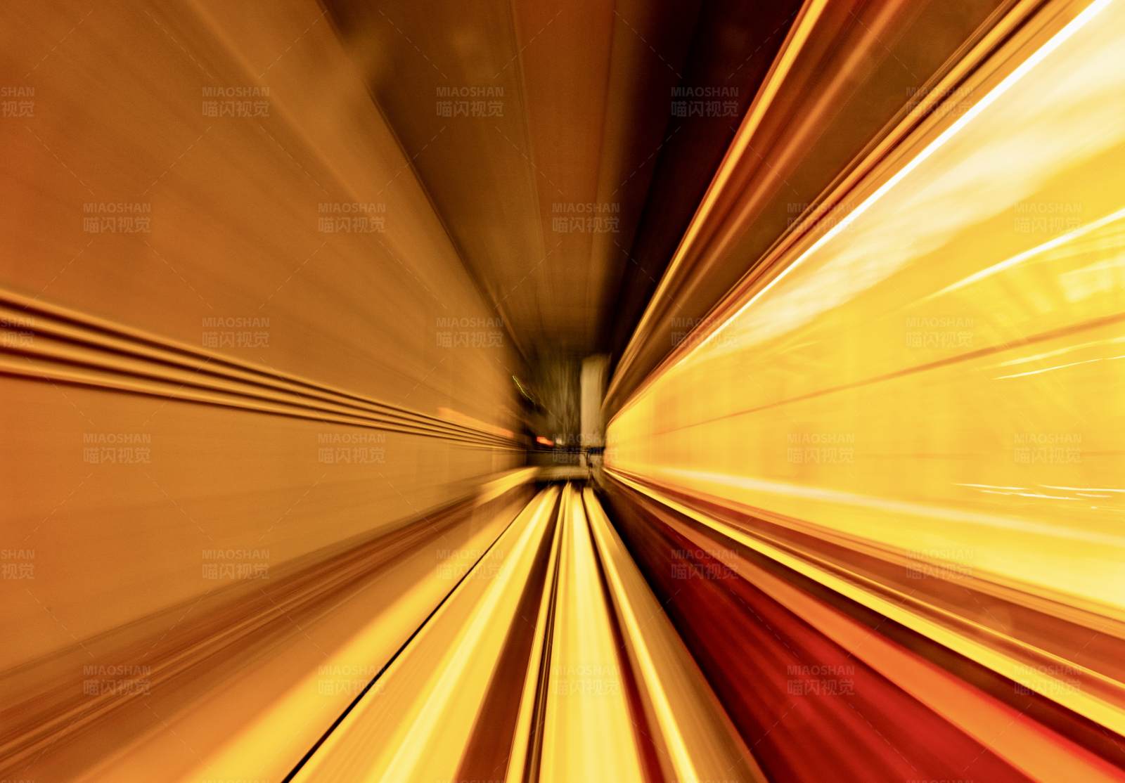 速度与光影的隧道图片