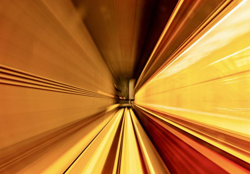 速度与光影的隧道图片