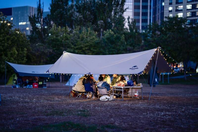 城市露营夜图片