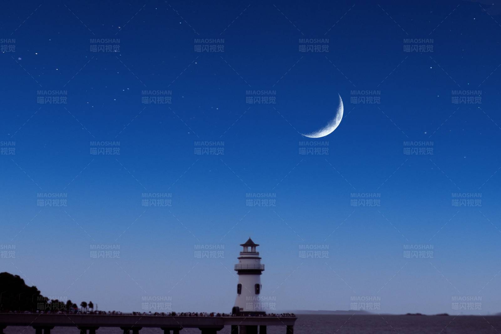 月夜灯塔图片