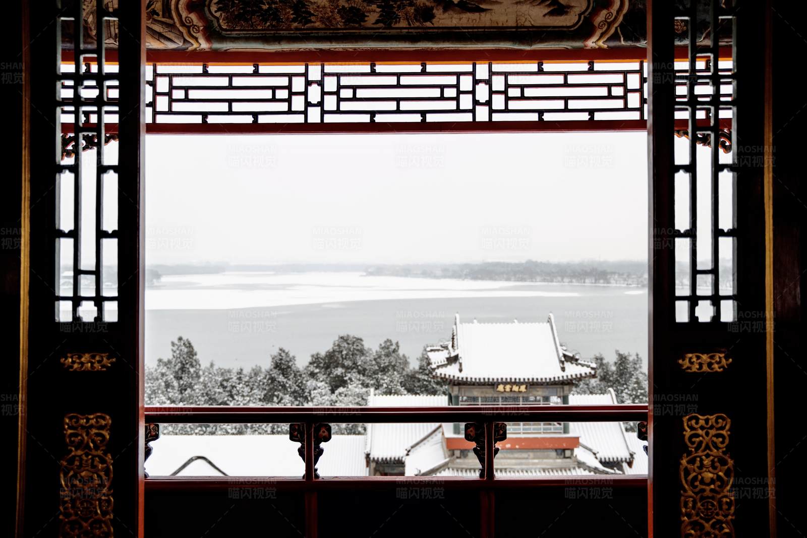 雪中古建筑的美丽景色图片